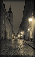 В полночь. / Прогуливаясь по Варшаве