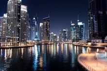 Dubai Marina / Район &quot;Дубай-Марино&quot; ОАЭ. Это самый дорогой квартал в городе. Стаэтажные небоскребы располагаются по обеим сторонам рукотворного канала.