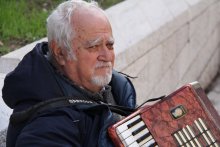 Без названия / На улицах Израильских городов можно часто встретить играющих музикантов из бывшего Советского Союза зарабатывающих себе на хлеб