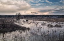 И танк можно ... / ручей превратился в реку, дорога то же