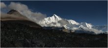 Гигант номер 6 / Гора Чо-Ойю (8201м) находится на границе Непала с Китаем. С этой стороны (т.е. со стороны Непала)  южная стена сложная, покорить удалось немногим. А вот просто посмотреть вполне доступно и без специальной подготовки, правда высота здесь уже за 5000...
