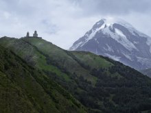 Величие / Бесконечность рукотворной церкви Гергетской Троицы [ 14 век] и вечного
седого Казбека