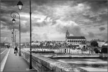 Going Home / A lady walking back home across the bridge over the Loire river...
