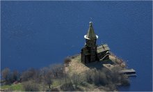 Успенская церковь / С борта самолёта. Величественна и выразительна
Успенская церковь. Она гордо возвышается на берегу узкого мыса,
вдающегося в Чупа-губу Онежского озера, высота её 42 м,
она была воздвигнута в 1774 году.