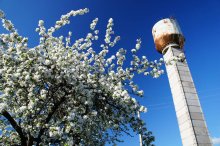 Ржавая башня и цветущий май / тест Marumi DHG CIRCULAR PLD
