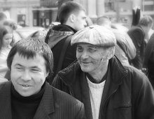С улыбкой / улица