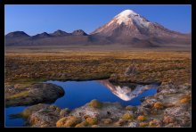 Вулкан Сахама(1).... / Вулкан Сахама,6542 м, самый высокий вулкан в Боливии, расположен на границе северного региона Чили, на стыке с Национальным Парком Лаука, входящим в наследие Юнеско.
Местность невероятно красивая-три вулкана гиганта возвышаются над Альтиплано- Сахама, Паринакота  и Померапэ.

всем приятного просмотра!
из серии работ по Южно-Американскому Альтиплану.
