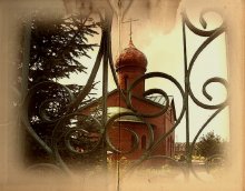 За воротами... / Церковь построена в честь строителей канала им.Москвы.Подмосковье.