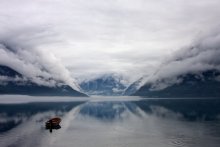 Не утонувшая в воде,но может утонуть в тумане. / Норвегия,июль,туман и облака.