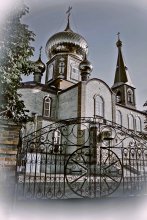 соборная Свято-Никольская церковь / Соборная Свято-Никольская церковь на Новоселовке – главный православный храм современного Мариуполя.