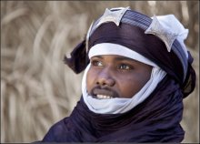 Туарег / Ливия, оазис Um Al Maa, продавец сувениров из Нигера.