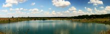 На голубом озере / Озеро с цветом воды от изумрудного до голубого,глубиной 25-35 м,прозрачность воды до 15 м.
    Находится в с.Могилёвка,Винничина,Украина.