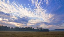 Утренние облака / После восхода на только что скошенном поле.
Эта фотография входит в таймлэпс: http://youtu.be/RCbHcM9nx-c