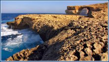 Лазурное окно острова Гозо / Снимок сделан в августе 2012 года на острове Гозо или Гоцо (Мальта). Лазурным окном называют скалу с отверстием в виде окна.