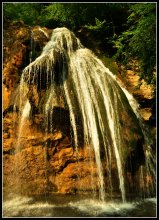 Водопад Джур-Джур / Водопад Джур-Джур, словно распластавшаяся медуза на скале, в моем представлении