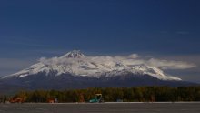 *Авачинский вулкан в осеннем обрамлении* / Камчатка 2012, Елизово, Авачинский вулкан
