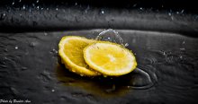 lemon in water / lemon in water
