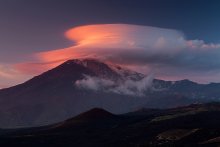 ЛЕНТИКУЛЯРНЫЕ ЗАКАТЫ / Камчатка.
Невероятной красоты Лентикулярное облако, подсвеченное закатным светом над вулканом Толбачик.
Камчатка - страна обманов Часть 2  http://ratbud.livejournal.com/11355.html
Приглашаю в Фото путешествие по Камчатке http://www.budkovdenis.ru/index.php/photo-tur