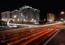Вечерний трафик / Пекин.
Центр.
8 вечера.

Снято с пешеходного моста на ул. Донгдан

14mm, ISO100, F22
Наложение 4 кадров с выдержкой около 2 мин каждый