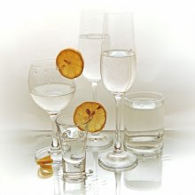 лимонное шампанское / источник света - окно
