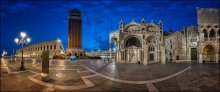 Italy. Venice. Piazza San Marco / Площадь Святого Марка в Венеции.
То, что здесь нет людей - это иллюзия :)... пришлось очень долго выжидать, снимая свободное пространство буквально по кусочкам...

Формат: HDR, вилка экспозиции - 5 кадров, 2 ряда по 8 позиций с перекрытием.

P.S. это часть сферической панорамы, полностью которую можно посмотреть здесь: 
http://universe.by/panoramgalleries/68/panorams/96