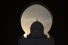 За дверью / Мечеть Шейха Заеда (Абу-Даби, ОАЭ).