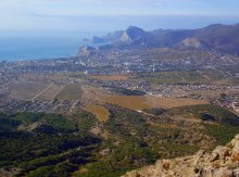 Вид на Судак с горы Ай-Георгий / вид Судака с вершины Георгия
