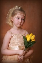 Девочка с тюльпанами / ***