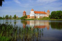 Весенний Мир / один из видов на Мирский замок. Беларусь
