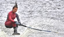 Воднолыжница. / Показательные выступления воднолыжников на День города.