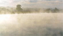 Осенний туман. / Озеро Комарин, утренний осенний туман.