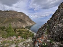 мыс Саган-Заба / Байкал. 
Мыс Саган-Заба известен большим количеством наскальных рисунков. По словам академика А.П. Окладникова, «петроглифы Саган-Забы – подлинная жемчужина древней культуры и искусства народов Восточной Сибири. По композиции, манере письма и разнообразию сюжетов они самые сложные из всех известных наскальных рисунков на всем пространстве от Урала до Тихого океана».