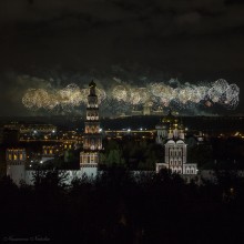 Салют / Когда впервые над столицей
Салют раздался громовой,
Неслись испуганные птицы
Над освещенною Москвой. ... А.Барто

Огромное спасибо Алисе и Михаилу.