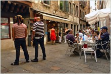 Жарко / Венеции много не бывает