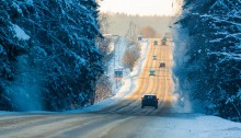 Снег падает на дорогу / Московская область