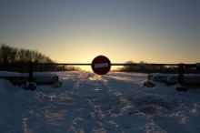 Кирпич / Закрытая недостроенная дорога