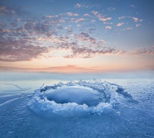 Пуп Зимы / Балтика море лед отлив обледеневший  камень