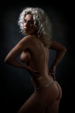 Nude blonde with diamonds .... / *****************