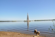 Калязин. Колокольня Николаевского собора. / Добрая треть этой колокольни под водой и насыпью.