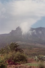 Дух-облако / В местечке Гуимар на острове Тенерифе находятся пирамиды гуанчей - аборигенов острова, и все пропитано необыкновенной, мистической атмосферой...