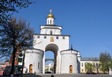 Золотые ворота что во Владимире / они тоже были построены так, чтобы превзойти Киев.