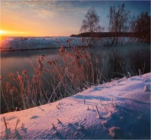 Морозный рассвет у тёплой реки / Природа Беларуси