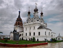 Благовещенский мужской монастырь / В городе Муроме после дождя