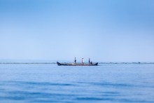 Рыбаки озера Вембанад / Озеро Вембанад, Керала, Индия. 
Фото сделано во время поездки на общественном речном транспорте из Аллеппи в Коттаям. Предыстория здесь - http://viktor-io.livejournal.com/21547.html