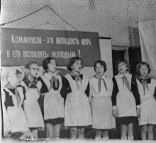  / Не моё. Автор неизвестен. Фотографии найдены в разбираемом нежилом доме. Деревня Сельыб Удорского района Республики Коми.