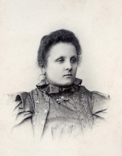 Из бабушкиного фотоальбома. Портрет мещанки / Соколова Анна Макаровна