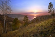 В сиреневую даль. / Весна. Вид с отрогов Жигулей на Волгу и Жигулёвское море.