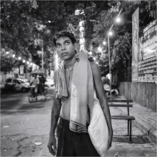 На улицах ночного Дели / Немного прогулялся с камерой у железнодорожного вокзала Нью-Дели, быстро собрал толпу вокруг себя. 2011 год..