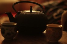 чайная церемония / фото сделанное из шкафа )