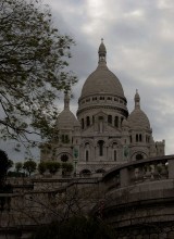 Sacre Coeur. / Sacre Coeur — одна из наиболее посещаемых достопримечательностей Париже. Уникальна, в первую очередь мозаика храма — одна из самых больших в мире. С крыши Sacre Ceour открывается великолепная панорама на Монмартр и Париж на 30 км. Sacred Ceour переводится как святое (священное) сердце. Храм постороен по проекту Abadie — возведение началось в 1875-ом году. Проект Sacre Coeur был отобран на конкурсе среди 78-ми предложений.